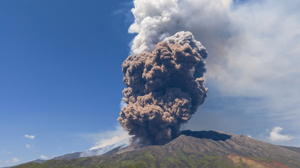 Catania Airport suspends inbound flights after Mount Etna ash cloud